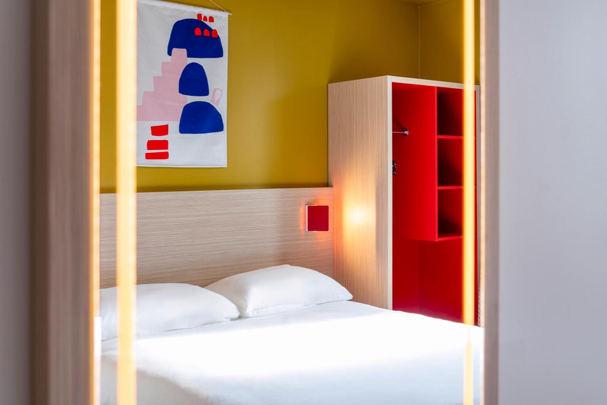 Отель Ibis Styles Prevessin Geneve Aeroport Экстерьер фото