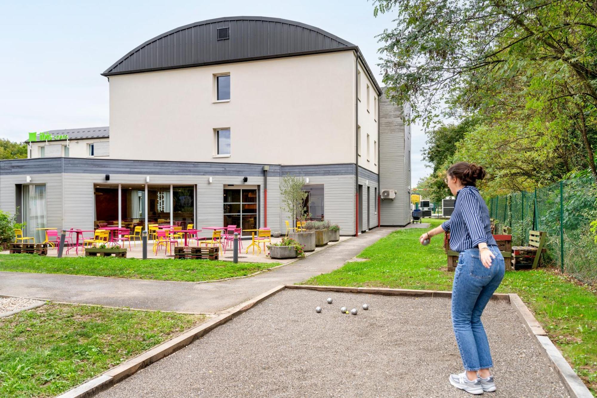 Отель Ibis Styles Prevessin Geneve Aeroport Экстерьер фото