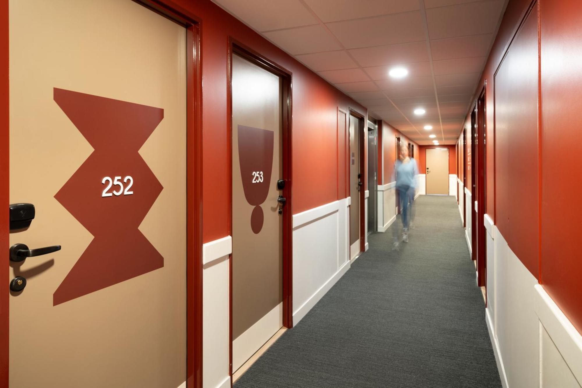 Отель Ibis Styles Prevessin Geneve Aeroport Экстерьер фото