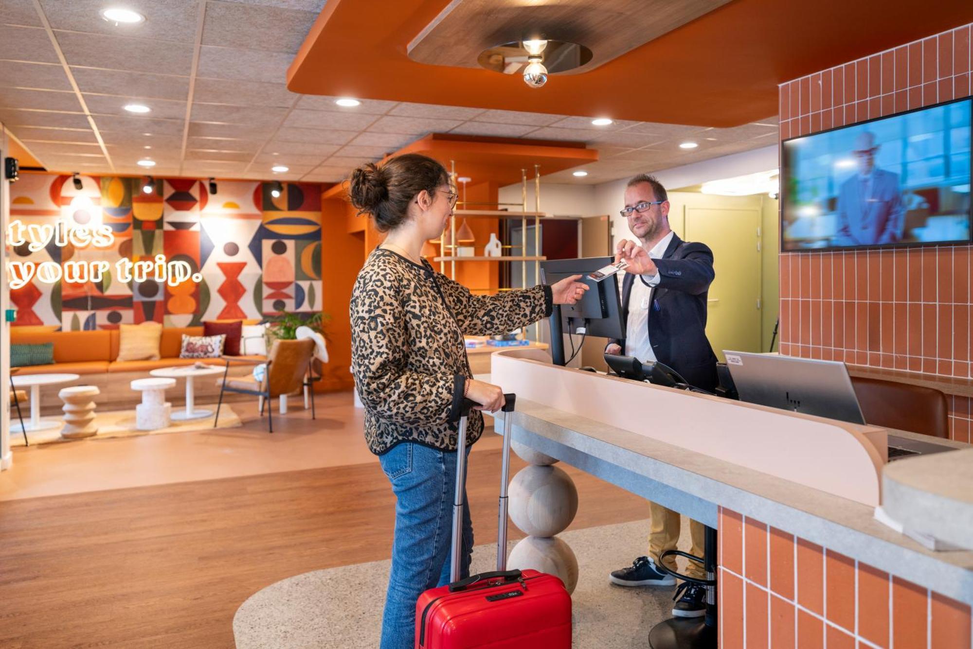 Отель Ibis Styles Prevessin Geneve Aeroport Экстерьер фото