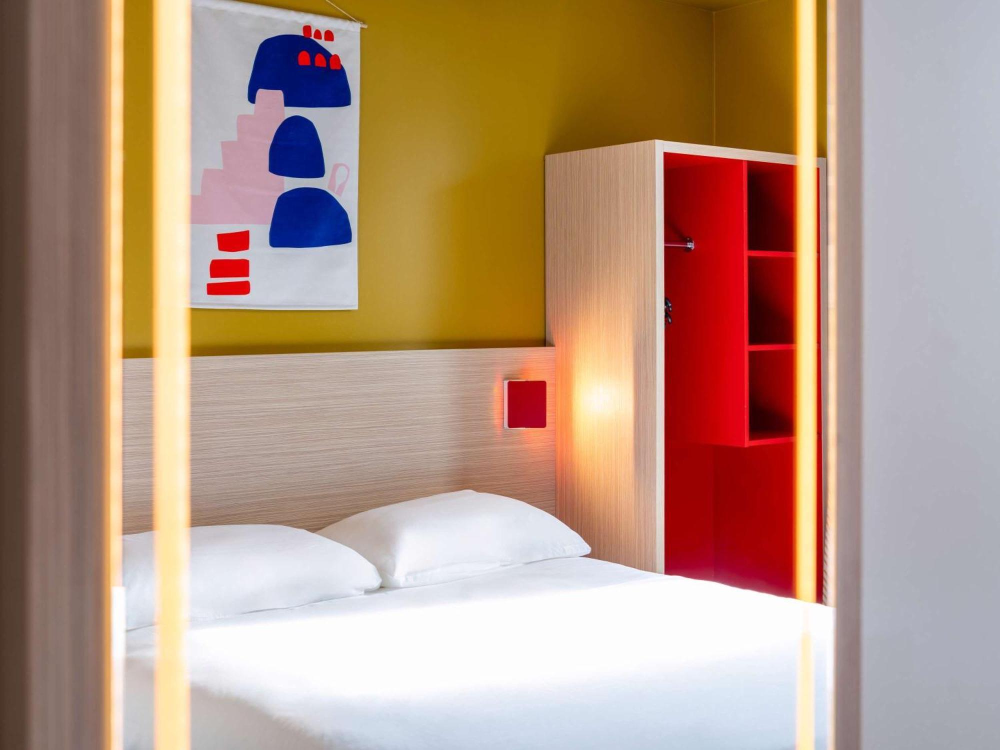 Отель Ibis Styles Prevessin Geneve Aeroport Экстерьер фото
