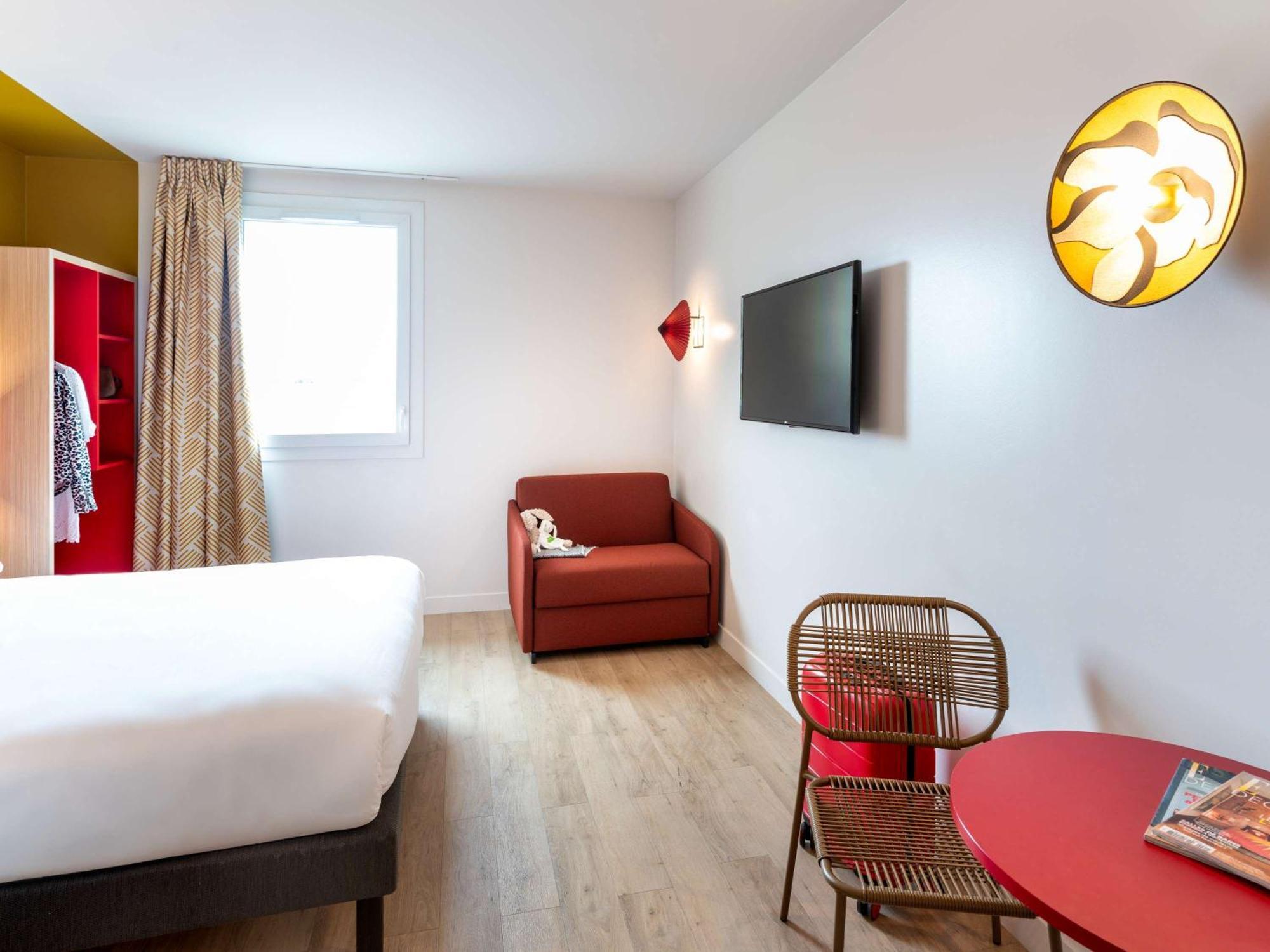 Отель Ibis Styles Prevessin Geneve Aeroport Экстерьер фото