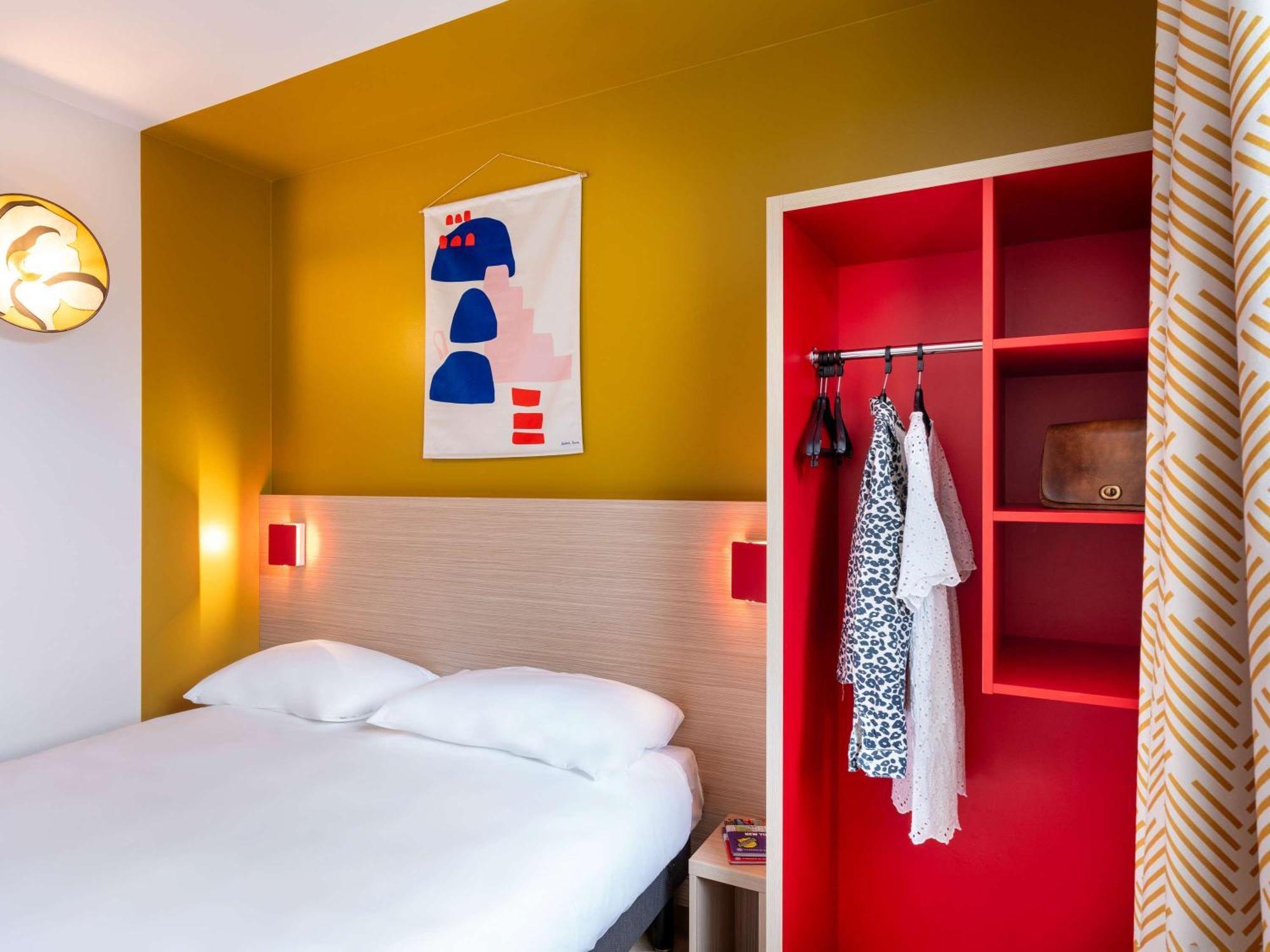 Отель Ibis Styles Prevessin Geneve Aeroport Экстерьер фото