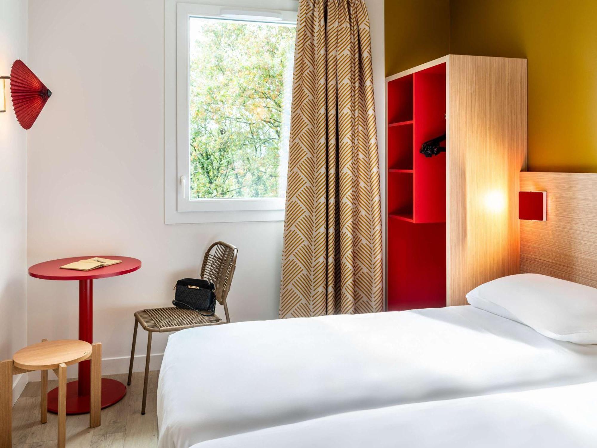 Отель Ibis Styles Prevessin Geneve Aeroport Экстерьер фото
