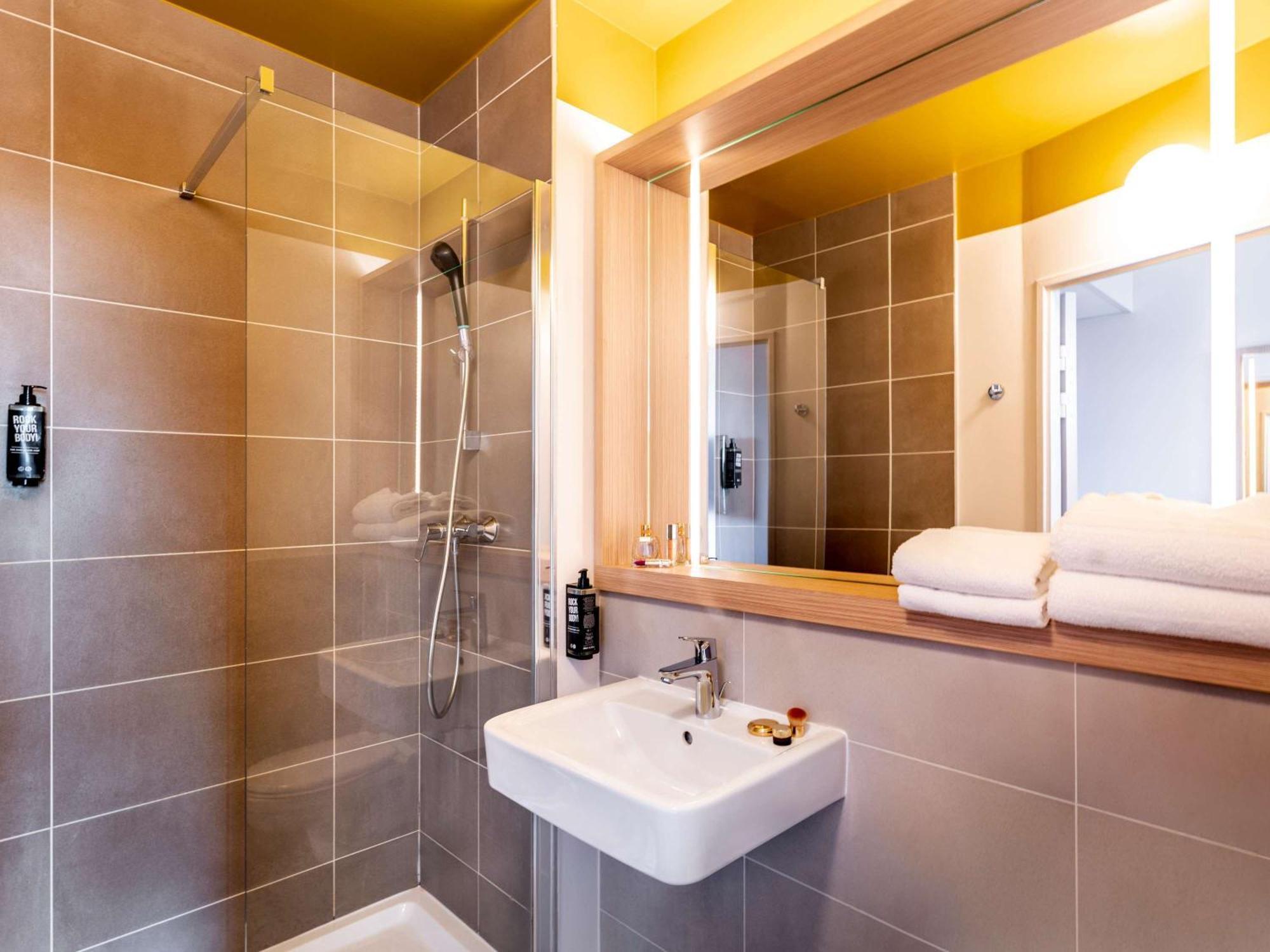 Отель Ibis Styles Prevessin Geneve Aeroport Экстерьер фото
