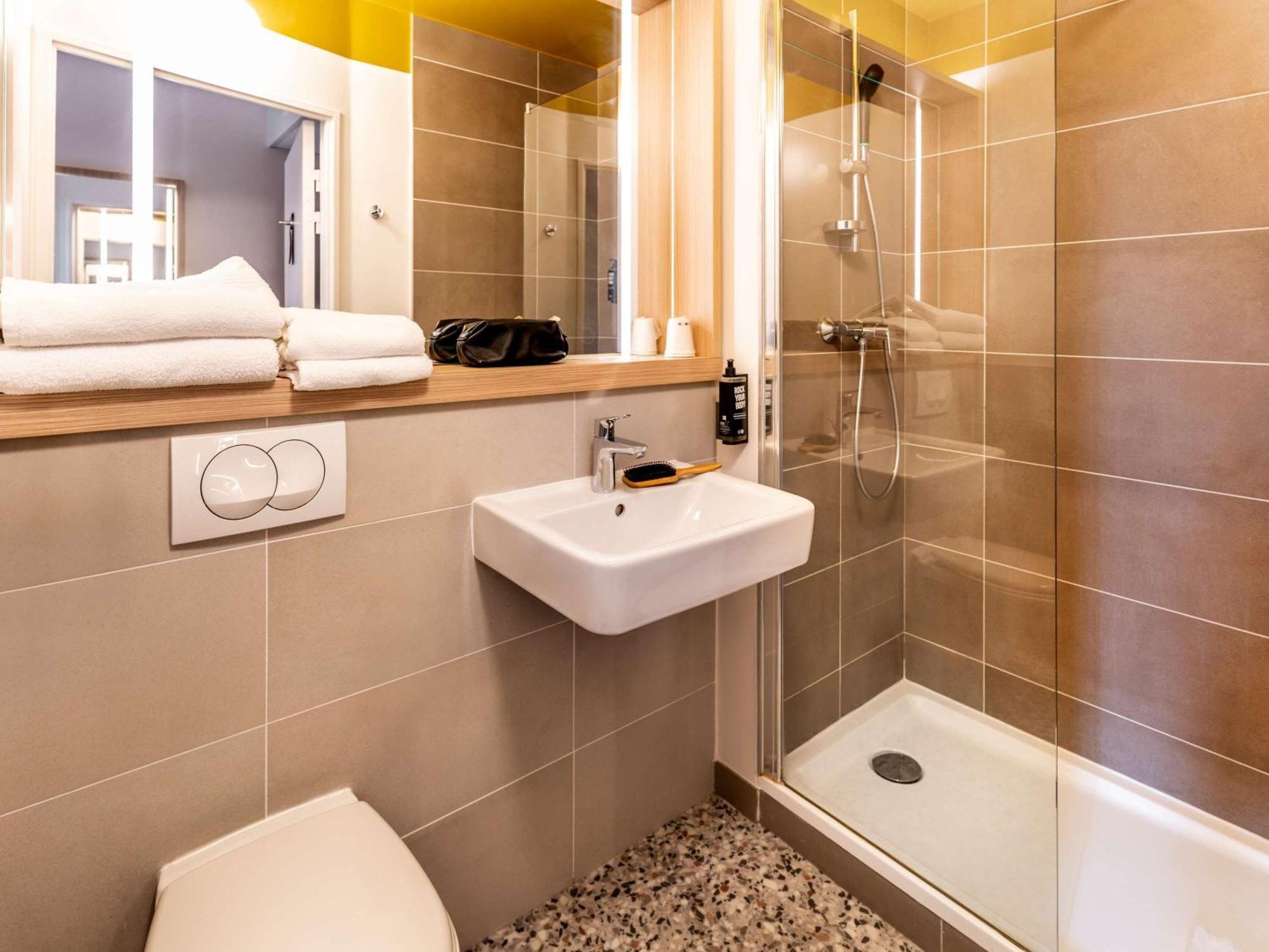 Отель Ibis Styles Prevessin Geneve Aeroport Экстерьер фото