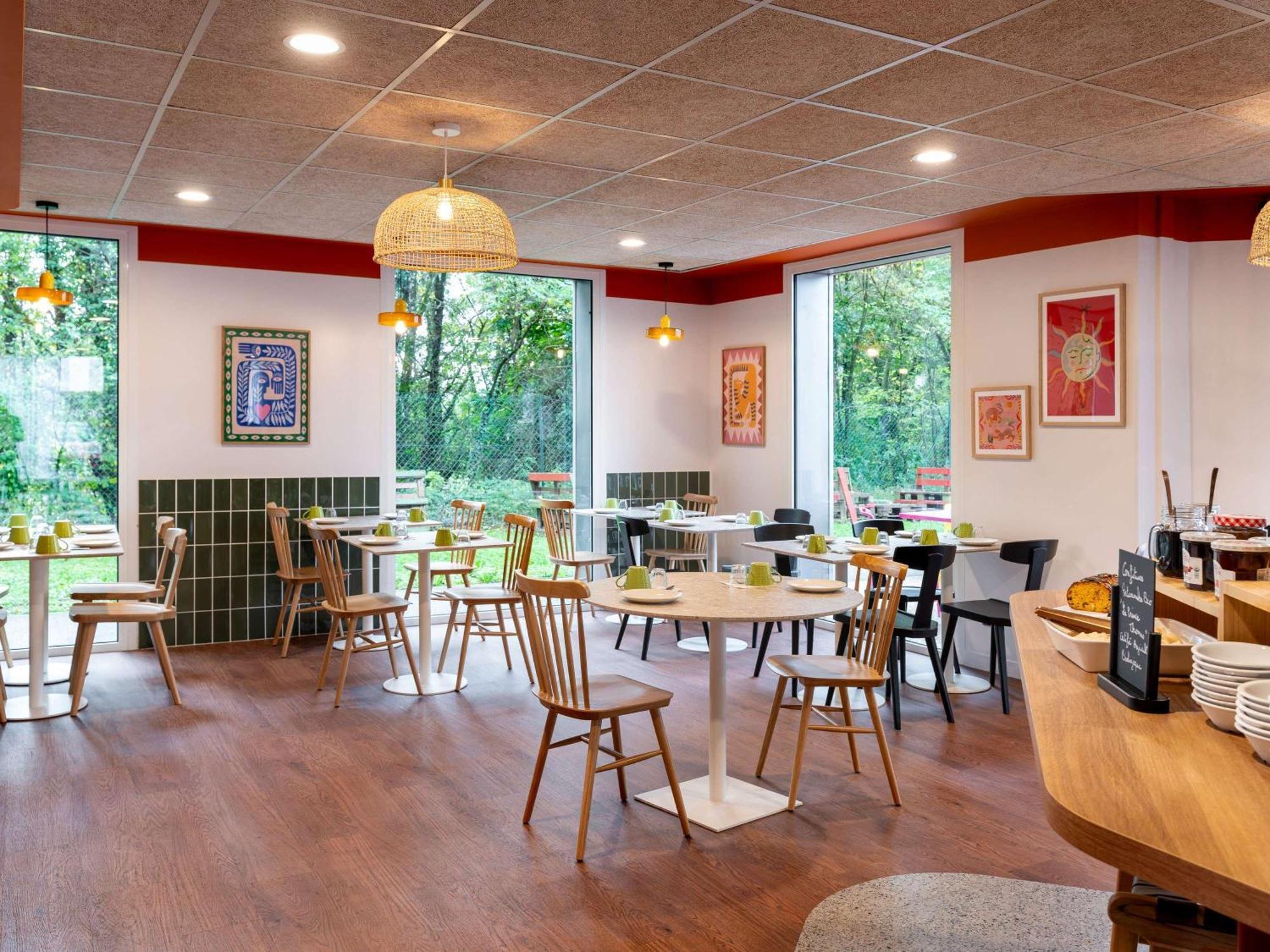Отель Ibis Styles Prevessin Geneve Aeroport Экстерьер фото